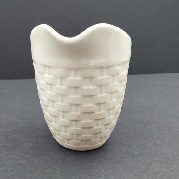 Pfaltzgraff Hamptons Creamer and Sugar Bowl with Lid Embossed Basket Weave - Picture 3 of 10